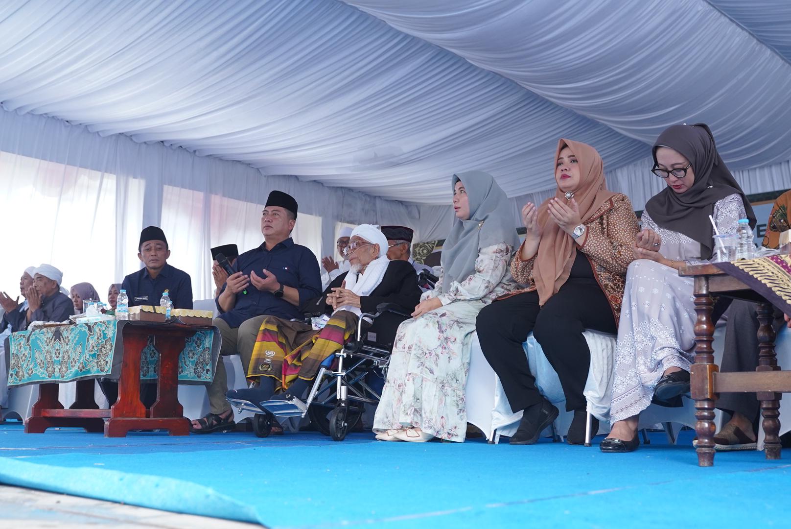 Syukuran di Praya, Iqbal-Dinda Ajak Masyarakat Kembali Bersatu