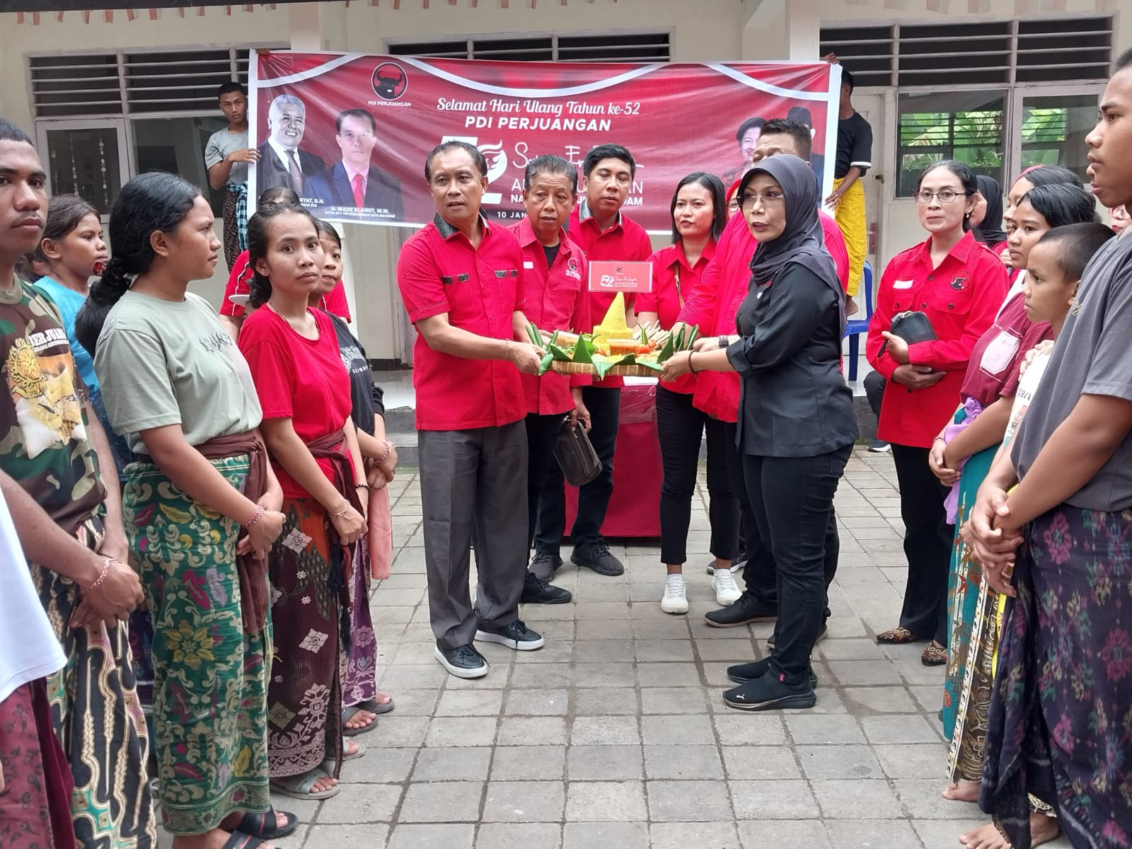 PDIP Mataram Rayakan HUT ke-52 Bareng Puluhan Anak Panti Asuhan