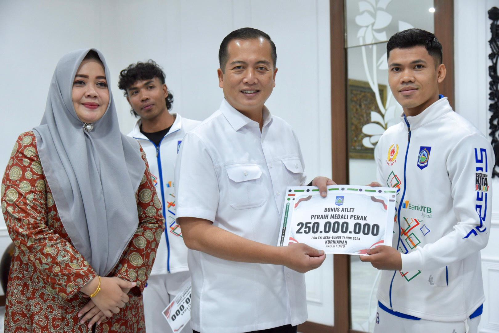 Bayarkan Bonus Atlet, Gubernur NTB Ingatkan Investasi Olahraga