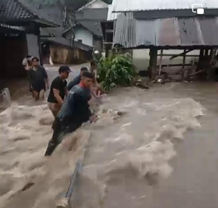 Kali Meluap, Puluhan Rumah Terendam di Renggung Kopang