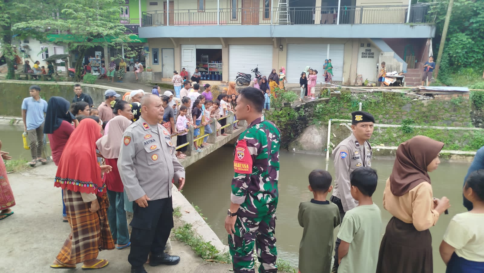 Heboh, Orok Bayi Ditemukan di Saluran Irigasi