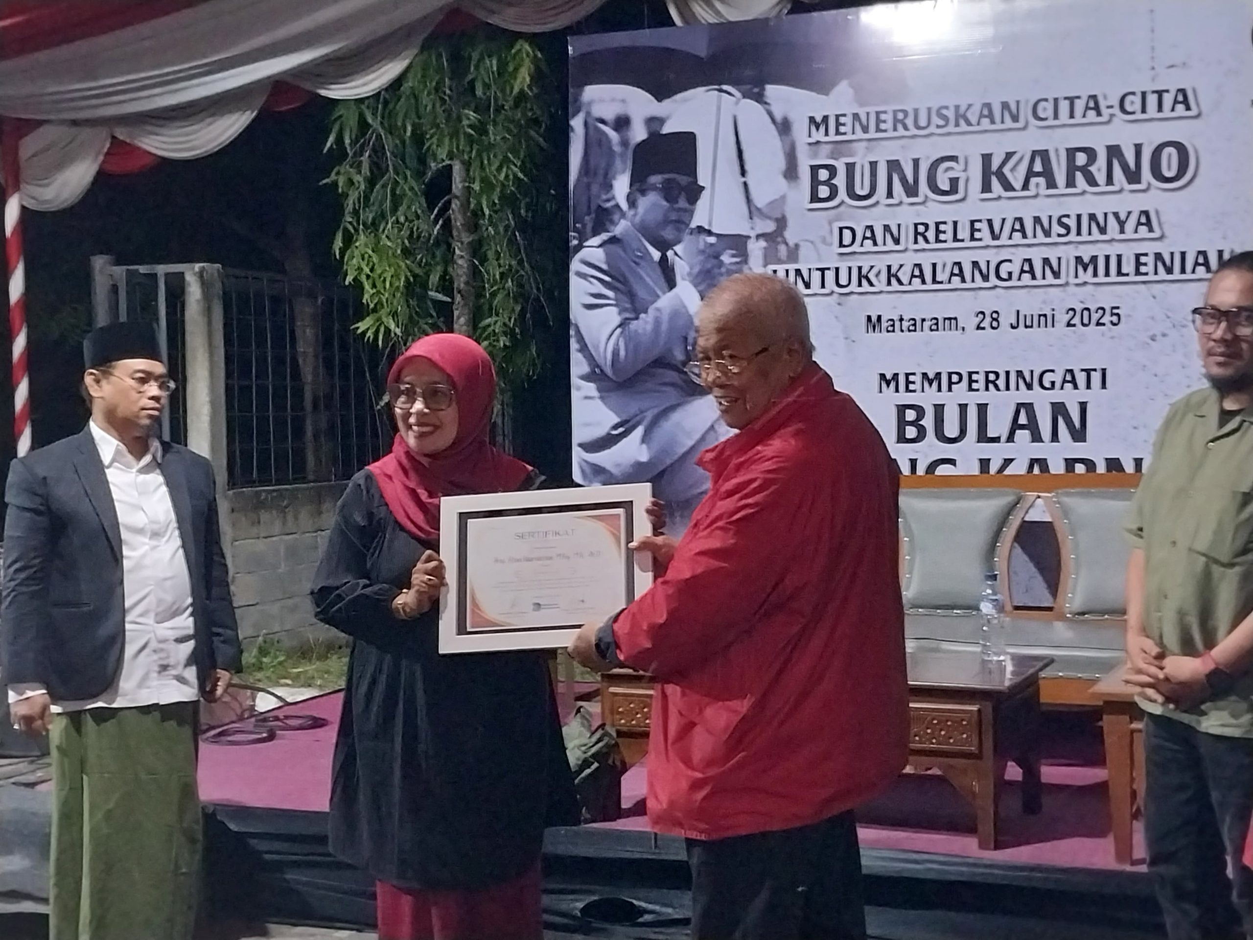 Peringatan Bulan Bung Karno, DPC PDIP Kota Mataram Gelar Diskusi Kebangsaan