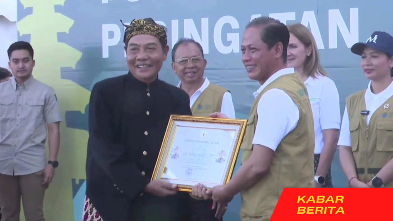 Terima Kalpataru Lestari, TGH. Hasanain Kembali Dinobatkan Sebagai Pahlawan Lingkungan