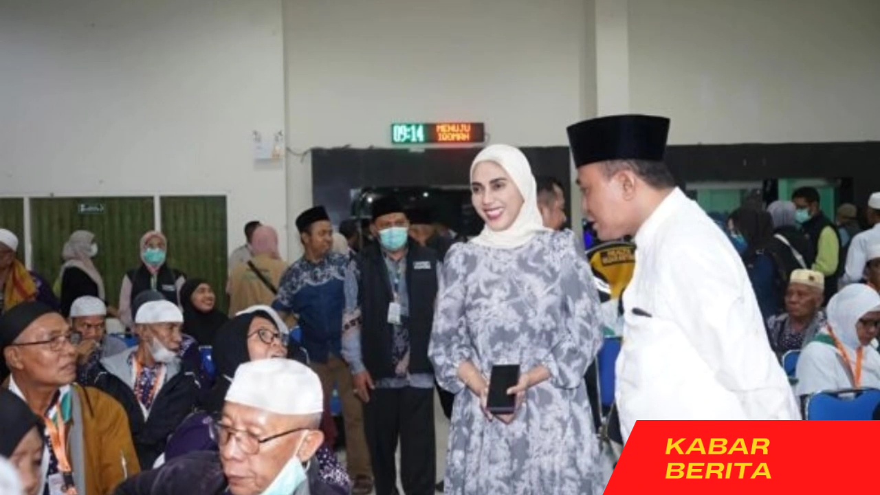 Sambut Kedatangan Jamaah Haji Kloter 8, Hj. Sari Yuliati : Kami Mohon Maaf