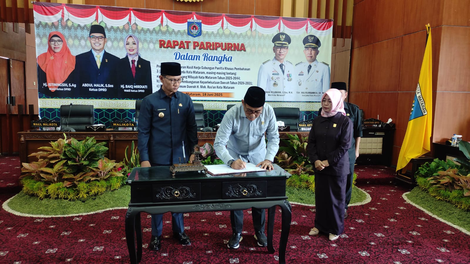 Pansus Sampaikan Hasil Kerja, Tiga Raperda DItetapkan Jadi Perda