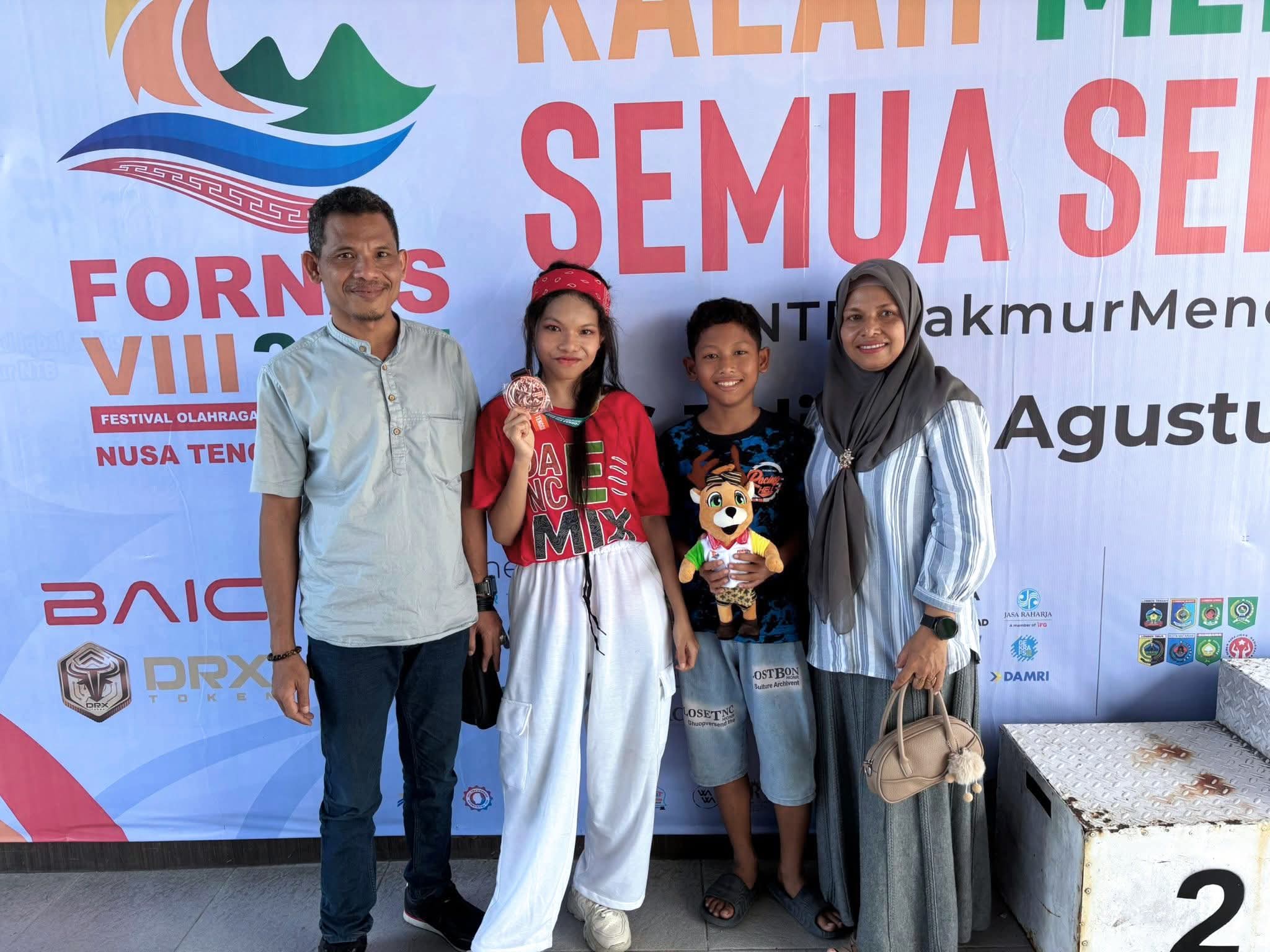 Pegiat ISDMI NTB Persembahkan Perunggu di Nomor Beregu Pelajar FORNAS VIII 2025