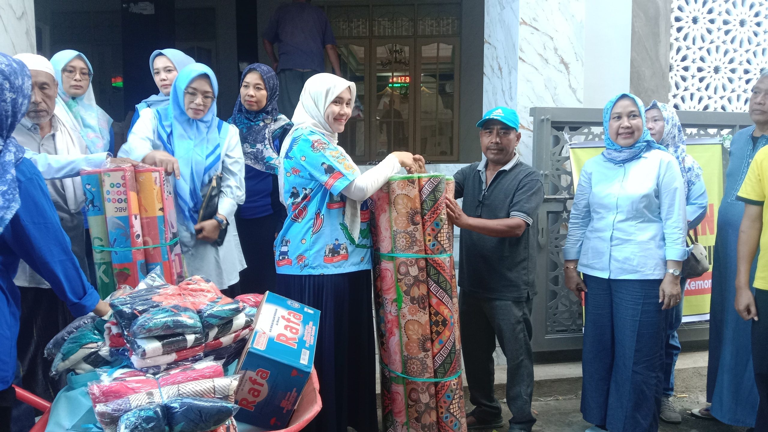 Salurkan Bantuan, Srikandi Demokrat NTB Sambangi Korban Banjir