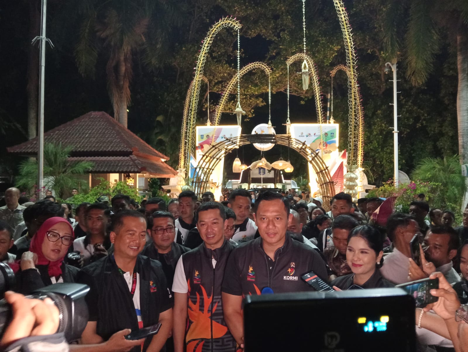 FORNAS VIII NTB  Resmi Dibuka: Pesta Olahraga Masyarakat Dorong Kesehatan, Ekonomi, dan Persatuan Bangsa