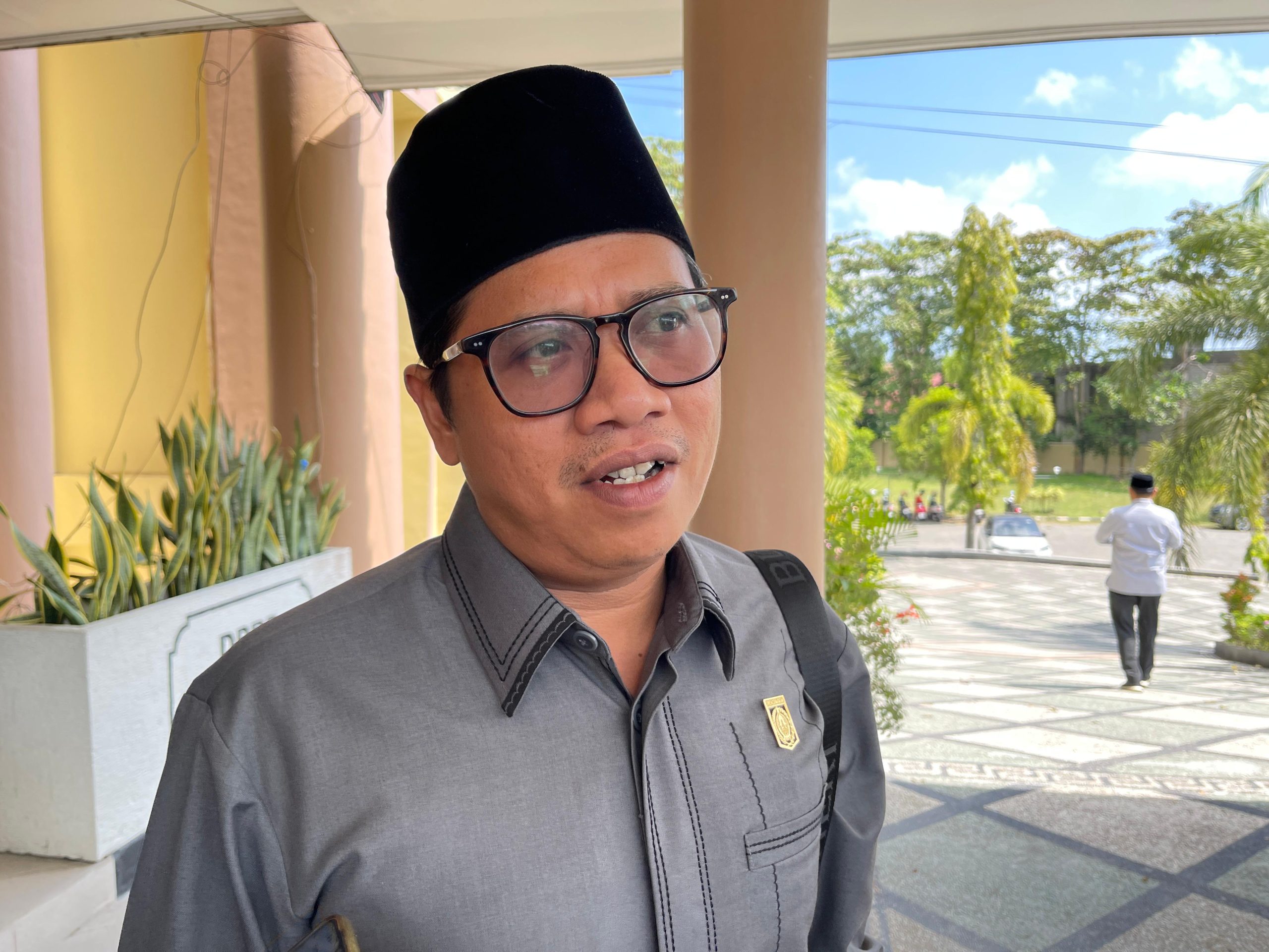 Zia Urrahman Bersama HIPMA Sekarbela Inisiasi Perbaikan Sekolah Terdampak Banjir
