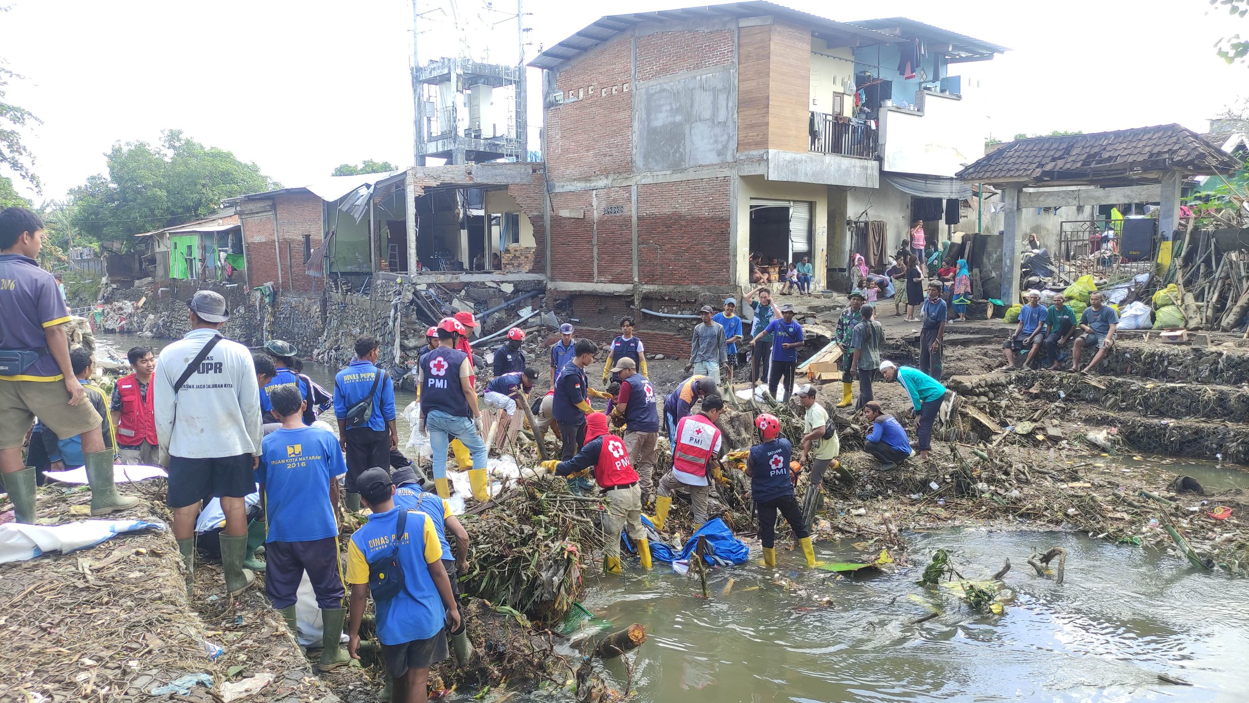 Pemkot Mataram Kebut Proses Pembersihan Sisa Banjir
