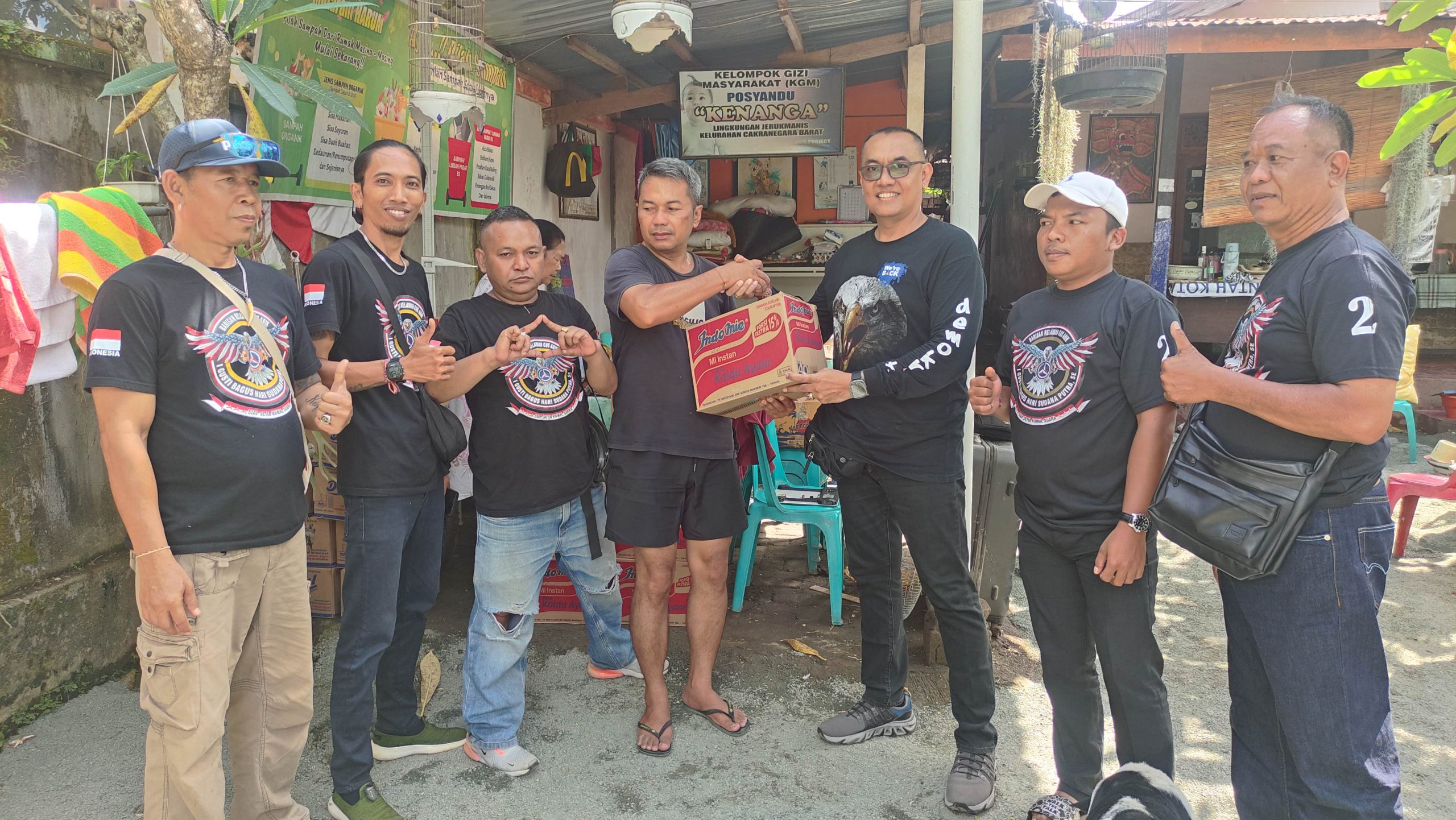 Bantu Korban Banjir, Gus Arik Ajak Masyarakat Jaga Lingkungan