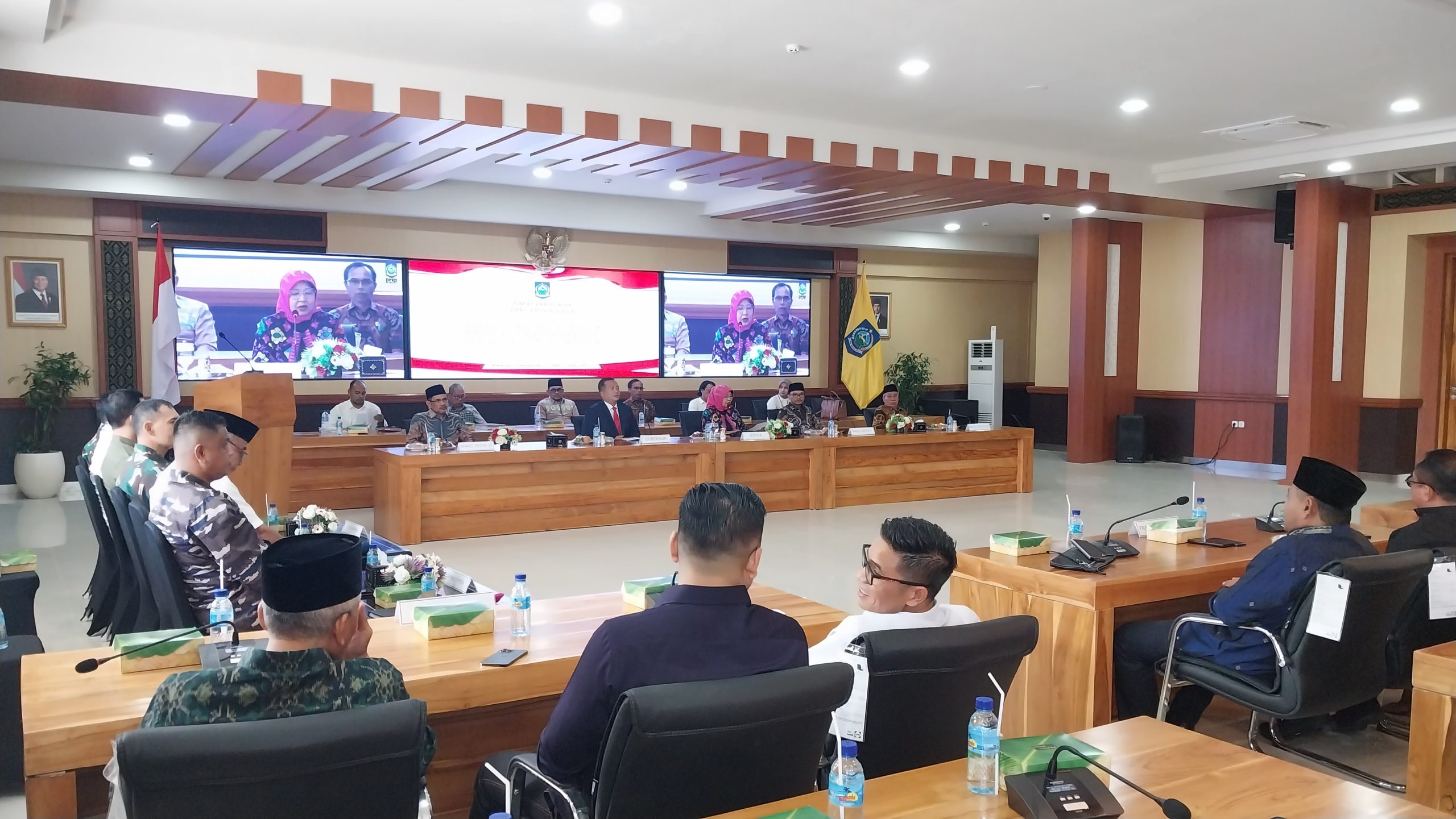 Paripurna Penyerahan KUA&PPAS Perubahan Anggaran Tahun 2025 Digelar Di Kantor Gubernur