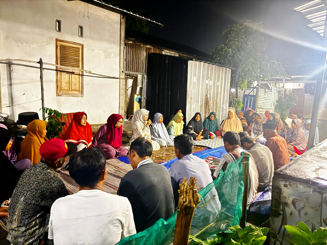 Siti Fitriani Turun ke Kamasan, Warga Curhat Soal Selokan Tersumbat dan Harapan Usaha Kecil  ‎
