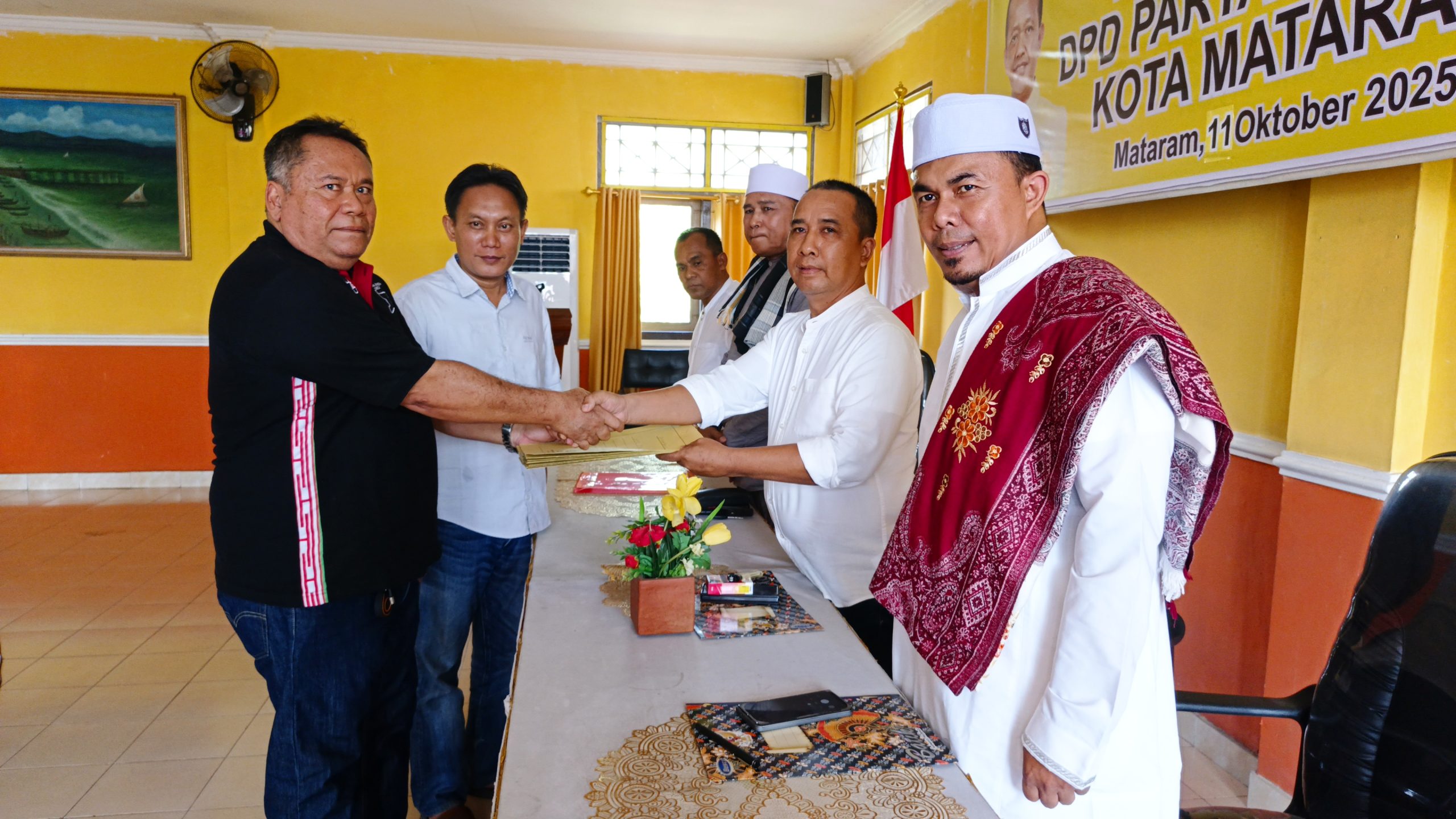 Bertarung di Musda DPD Golkar Kota Mataram,H. Edy Sopyan Resmi Serahkan Berkas Pendaftaran 