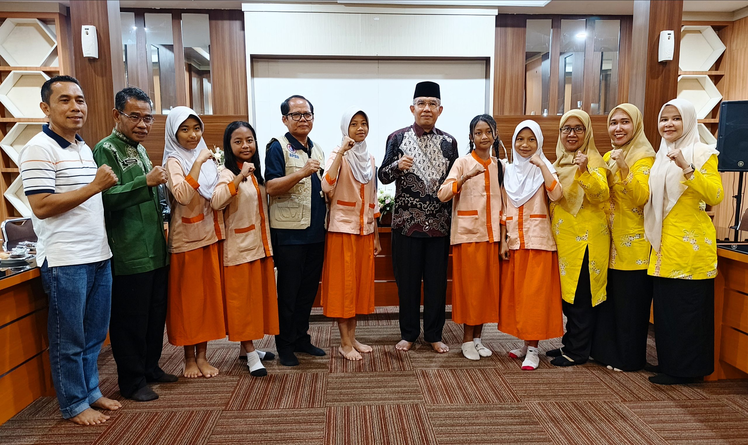 Wakil Wali Kota Lepas Siswa SDN 6 Mataram ke Ajang FLS3N Nasional: “Tampil Lepas, Tak Perlu Terbebani” 