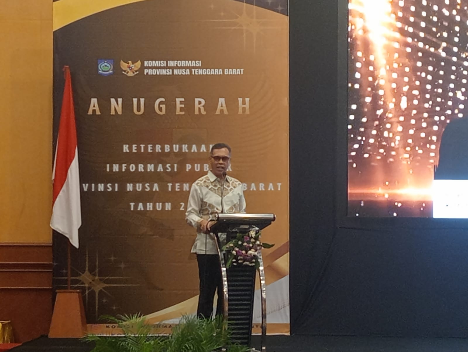 KI Berikan Anugerah Untuk lembaga Publik Informatif di NTB