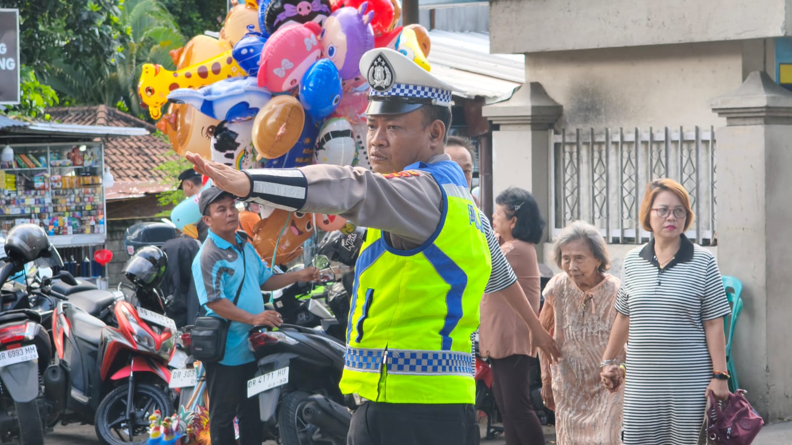 Maksimalkan Pelayanan Pengamanan, Polda NTB Sebar Personel di Sejumlah Gereja dan Rumah Ibadah
