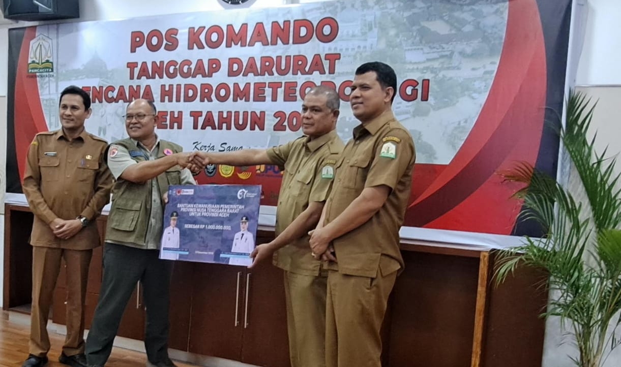 Pemprov NTB Serahkan Bantuan Rp 1 Miliar ke Pemprov Aceh