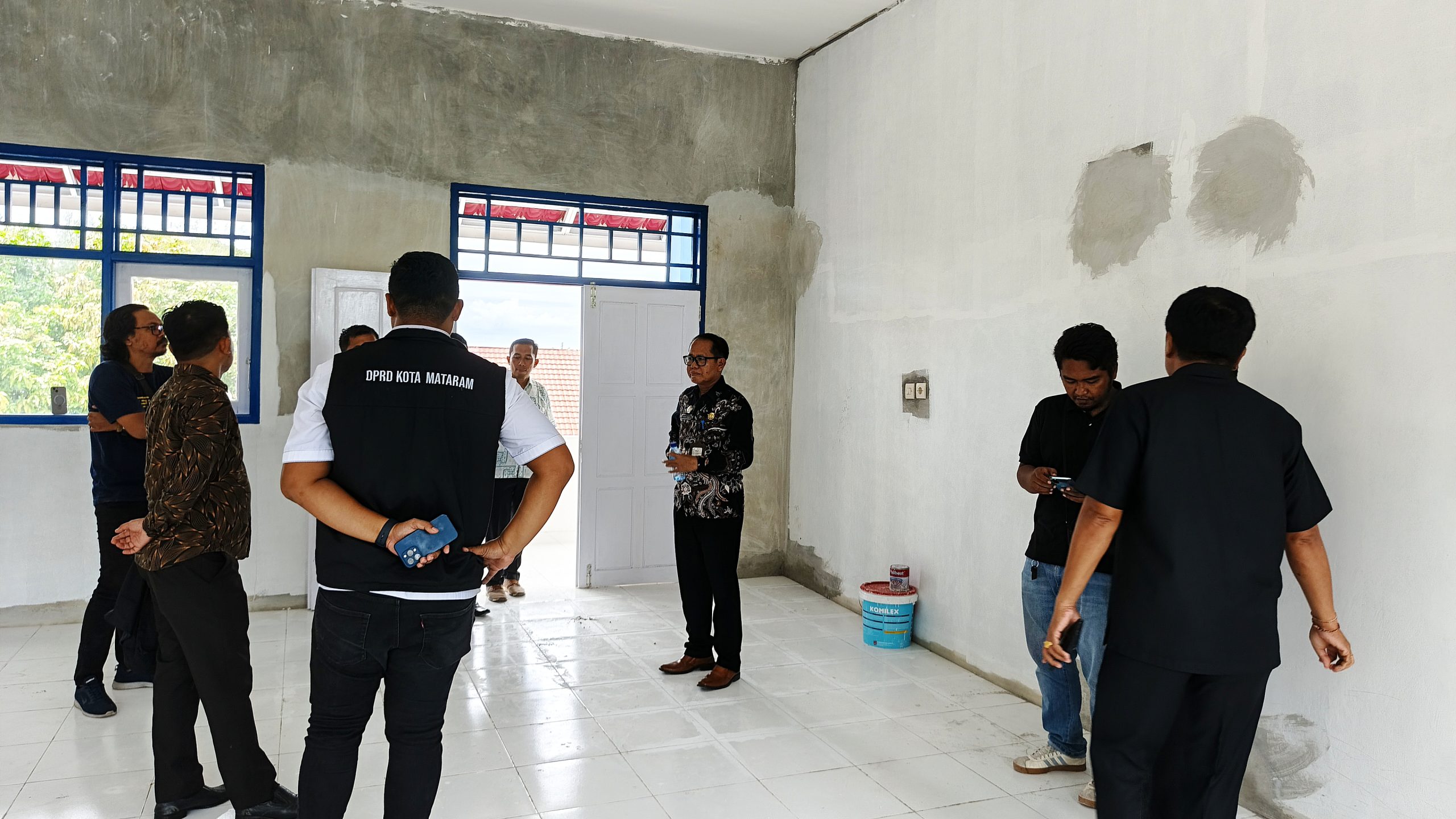 Proyek Rp1,4 Miliar SMPN 17 Disorot DPRD, Banyak Finishing Dinilai Belum Selesai