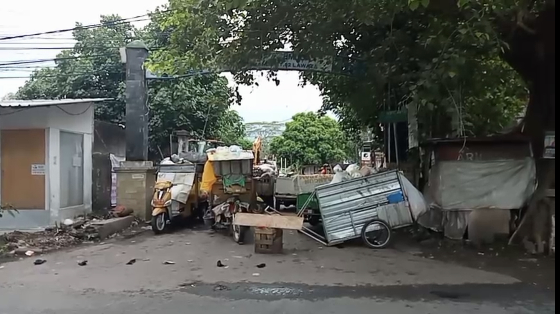 Bau Sampah Picu Aksi Warga, TPS Lawata Ditutup dan Sistem TPS Mobile Dipercepat