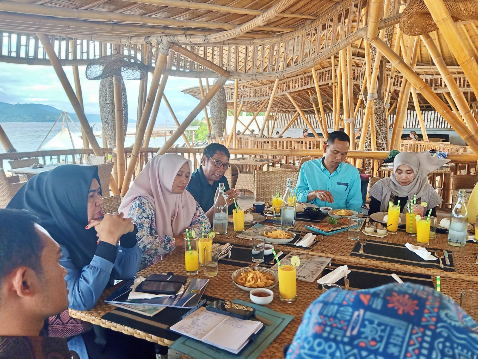 Komisi II DPRD NTB Serap Keluhan Warga Tiga Gili Soal Sampah Menggunung