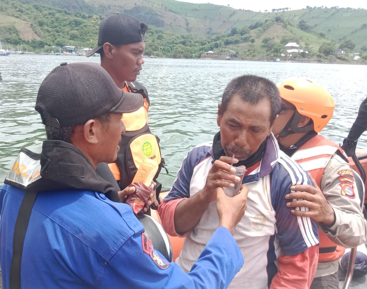 Sempat Terombang-Ambing Gelombang Air Laut, Nelayan Asal Kota Bima Ditemukan Terdampar di Pesisir Pantai Bonto