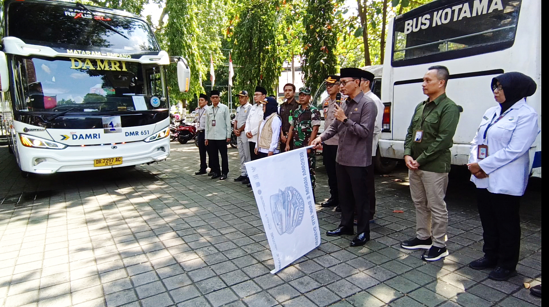Mudik Gratis Pemkot Mataram Antar 250 Perantau Pulang ke Sumbawa