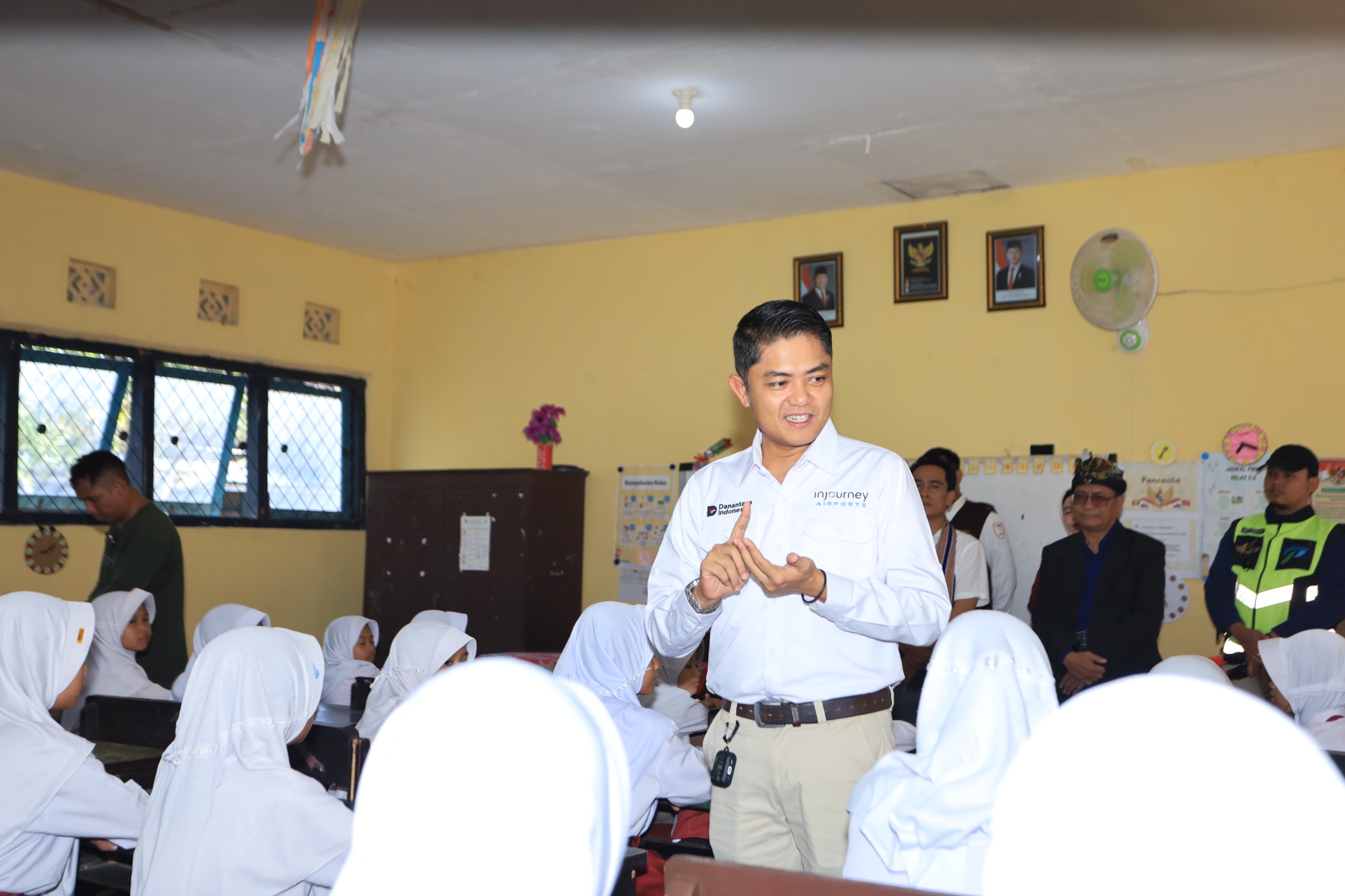 Dukung Pemerataan Fasilitas Pendidikan, BIZAM Salurkan 2.000 Peket Pelengkapan Sekolah