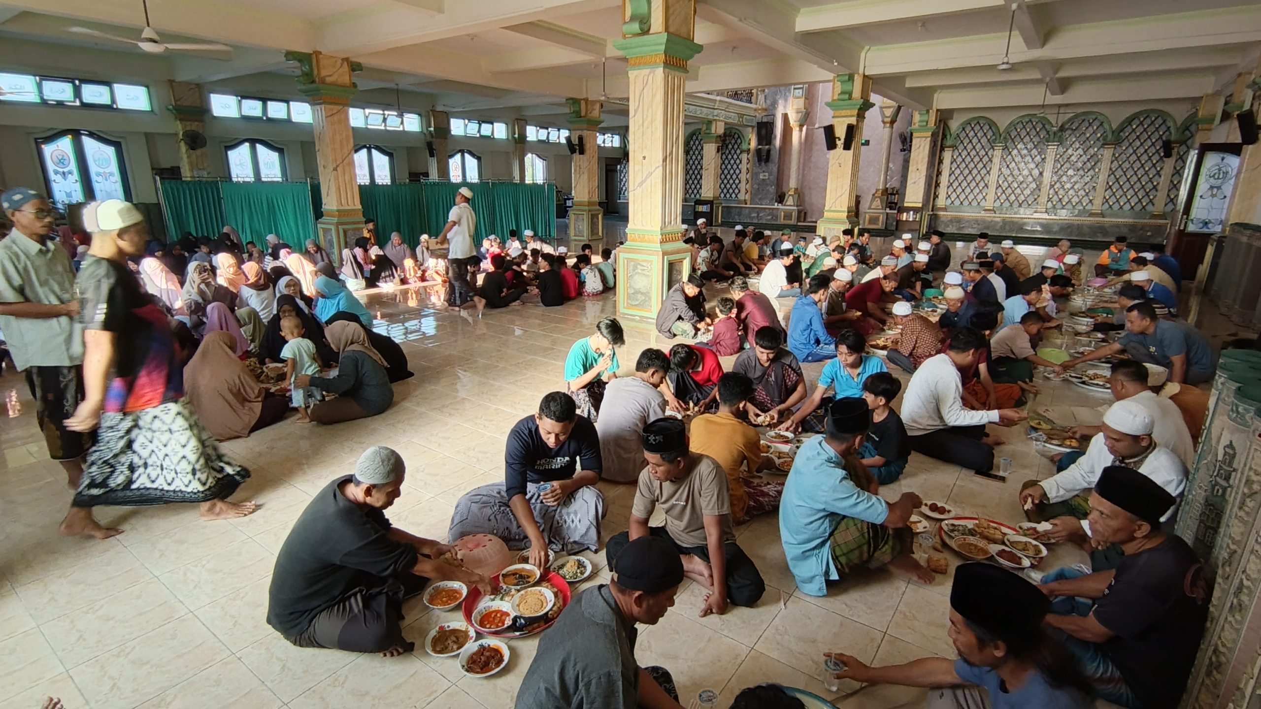 Hangatnya Lebaran Topat, Warga Lombok Rajut Ukhuwah dalam Doa dan Kebersamaan