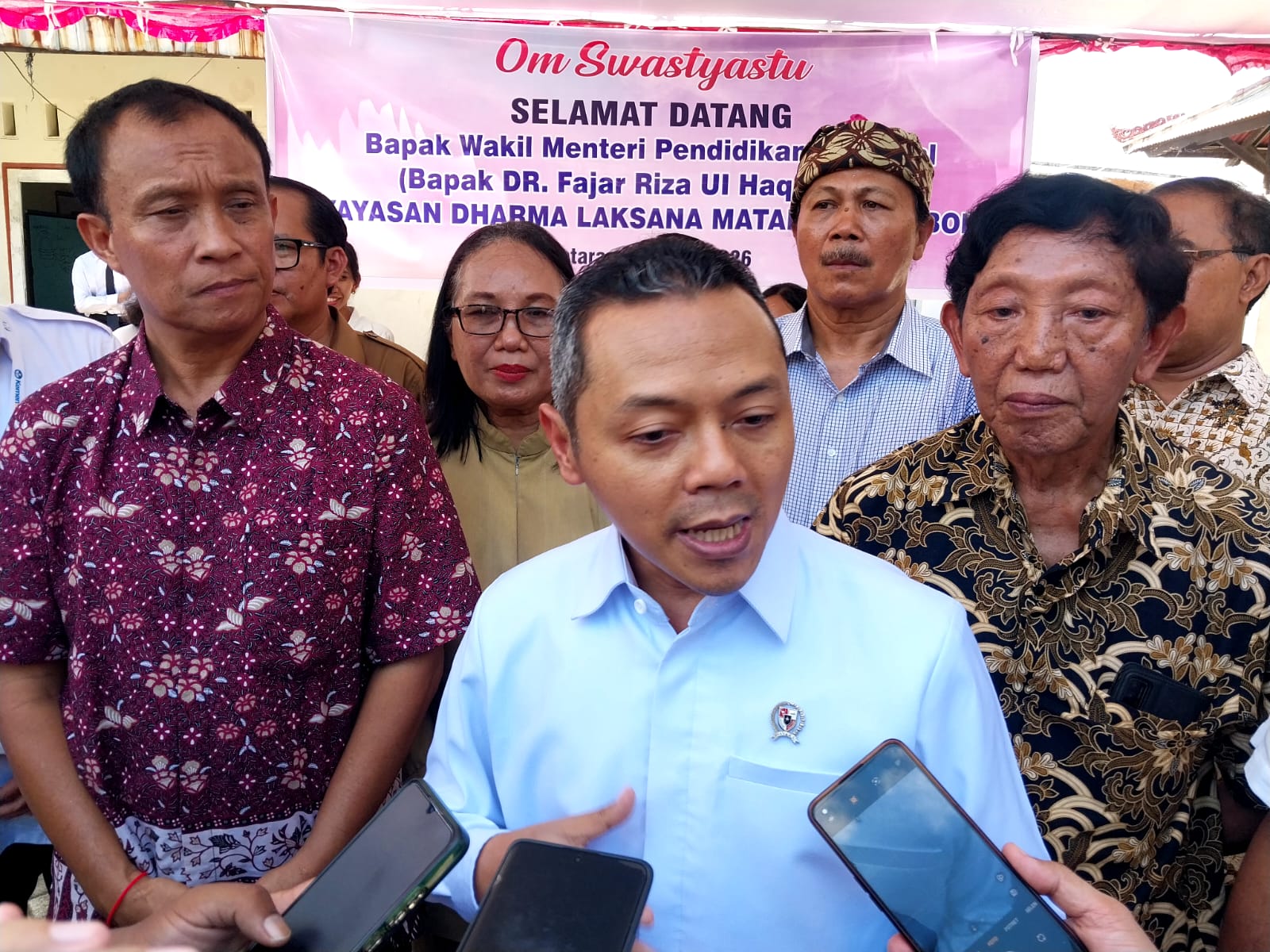 Kunjungi SD Dwijendra Mataram, Wamendikdsmen Pastikan Tak Ada Perlakuan Berbeda Sekolah Swasta dan Negeri