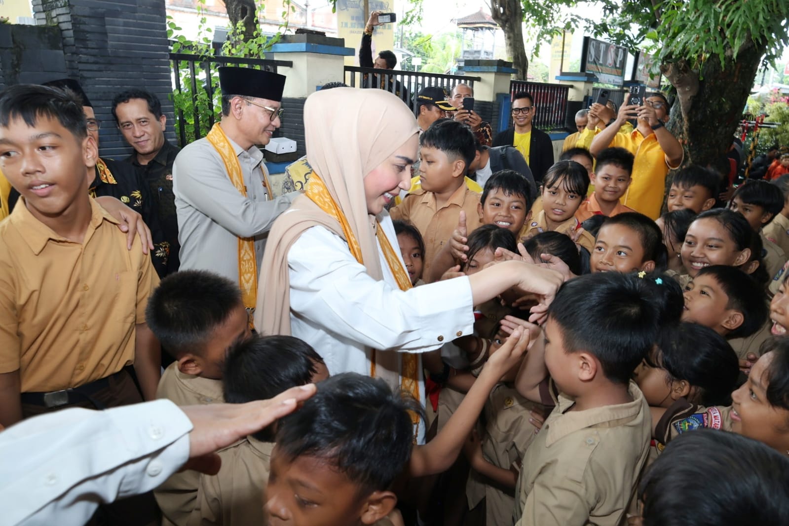 Sari Yuliati Salurkan 10 Ribu Lebih Beasiswa PIP di Lombok, Wujud Nyata Dukungan Pendidikan