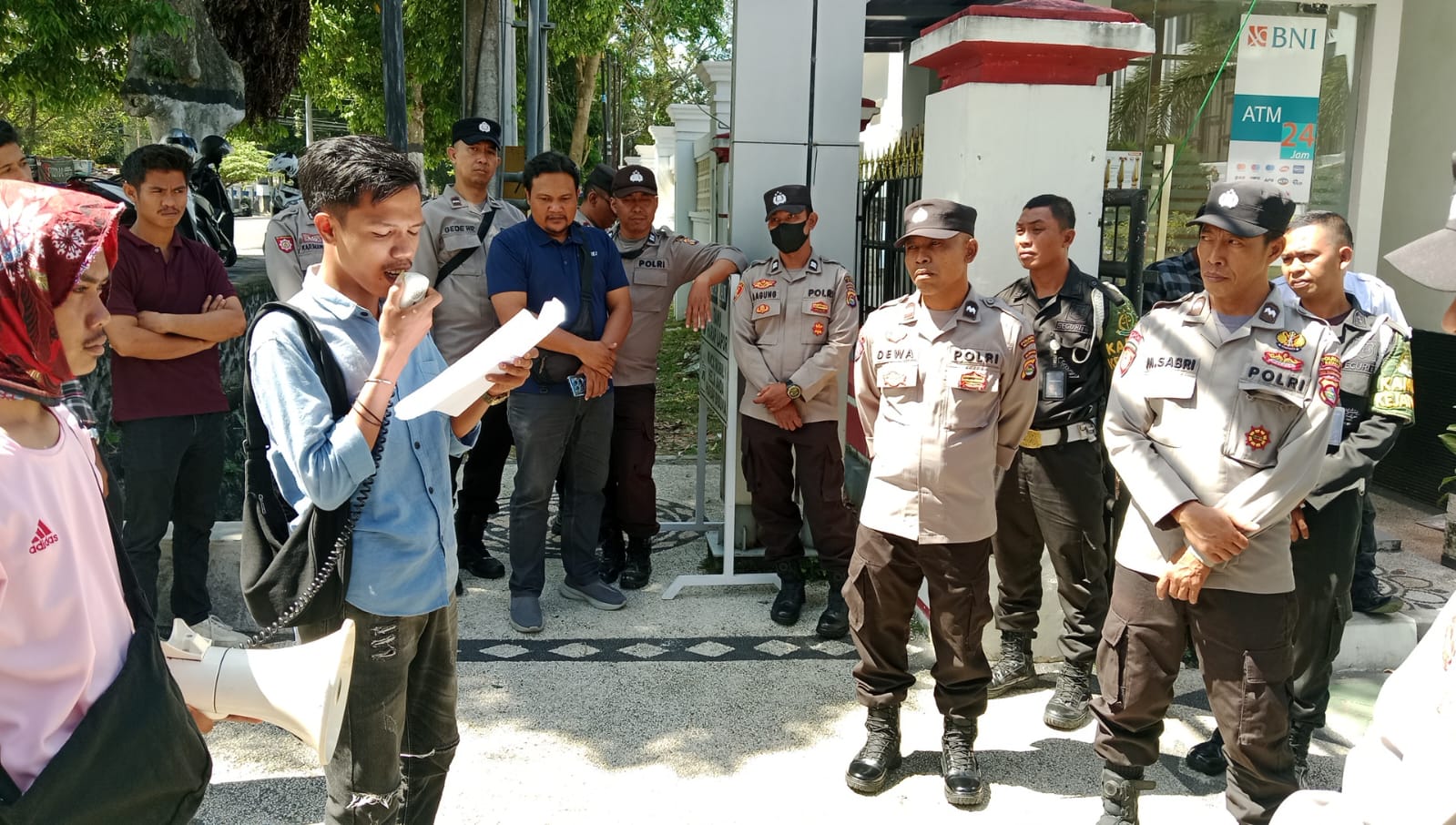 Mahasiswa Desak Kejati Kembalikan Aset CV Sumber Elektronik