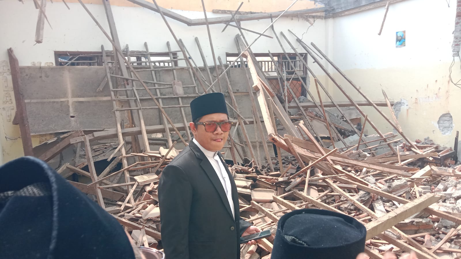 Dua Ruang Kelas MTs Badrussalam NW Sekarbela Ambruk, DPRD Minta Segera Direhabilitasi