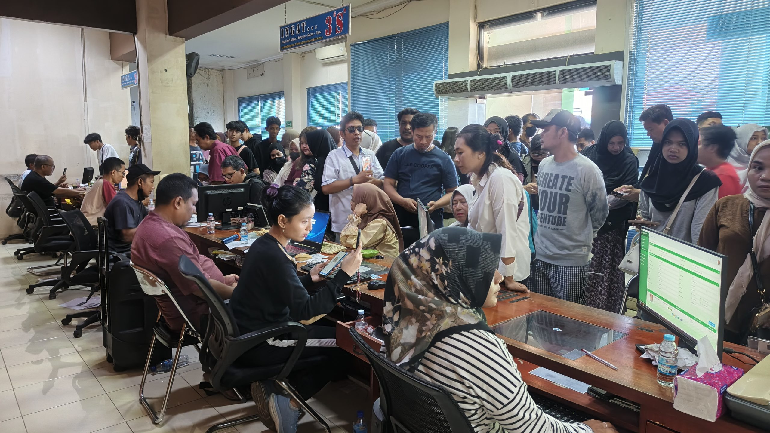 Gara-Gara SPMB 2026, Warga Mataram Berbondong-bondong Aktivasi IKD