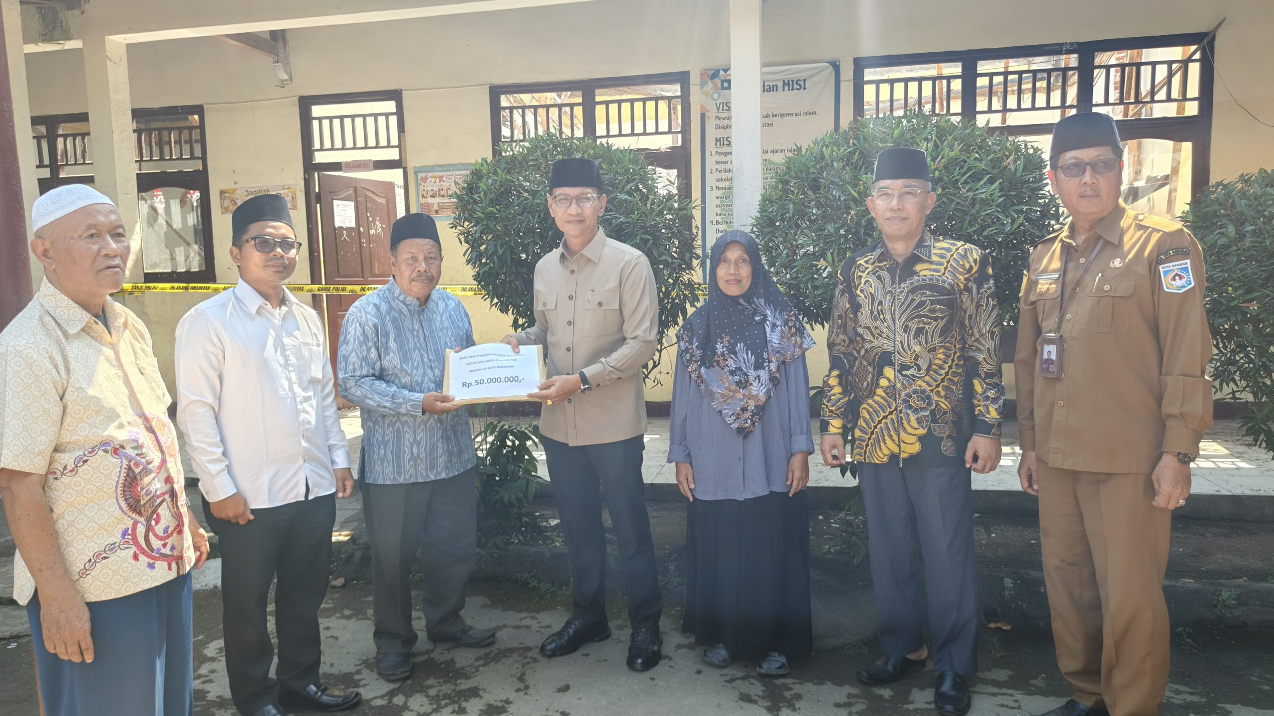 Wali Kota Mataram Gerak Cepat Bantu MTs Badrussalam yang Ambruk, Salurkan Rp50 Juta untuk Perbaikan