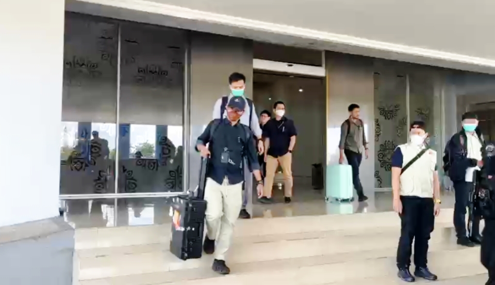 Lima Jam Geledah Kantor Bupati Lombok Barat, KPK Bawa Turun Enam Koper